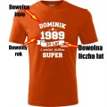 pomarańczowa Męska koszulka - wciąż jestem super + Twoje imię, rok i wiek na prezent. Dostępne wszystkie rozmiary S, M, L, XL, XXL, XXXL, XXXXL. Zapraszamy do zakupu.