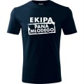 Granatowa męska koszulka - ekipa pana młodego - t-shirt wieczór kawalerski. Dostępne wszystkie rozmiary S, M, L, XL, XXL, XXXL, XXXXL. Zapraszamy do zakupu.