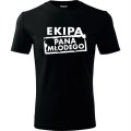 Czarna męska koszulka - ekipa pana młodego - t-shirt wieczór kawalerski. Dostępne wszystkie rozmiary S, M, L, XL, XXL, XXXL, XXXXL. Zapraszamy do zakupu.