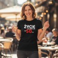 Damska koszulka - życie zaczyna się po 50, urodziny prezent. Dostępne wszystkie rozmiary XS, S, M, L, XL, XXL. Zapraszamy do zakupu.