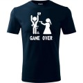 Granatowa Męska koszulka - Game over 07 - wieczór kawalerski prezent pan młody pistolet .Dostępne wszystkie rozmiary S, M, L, XL, XXL, XXXL, XXXXL. Zapraszamy do zakupu.